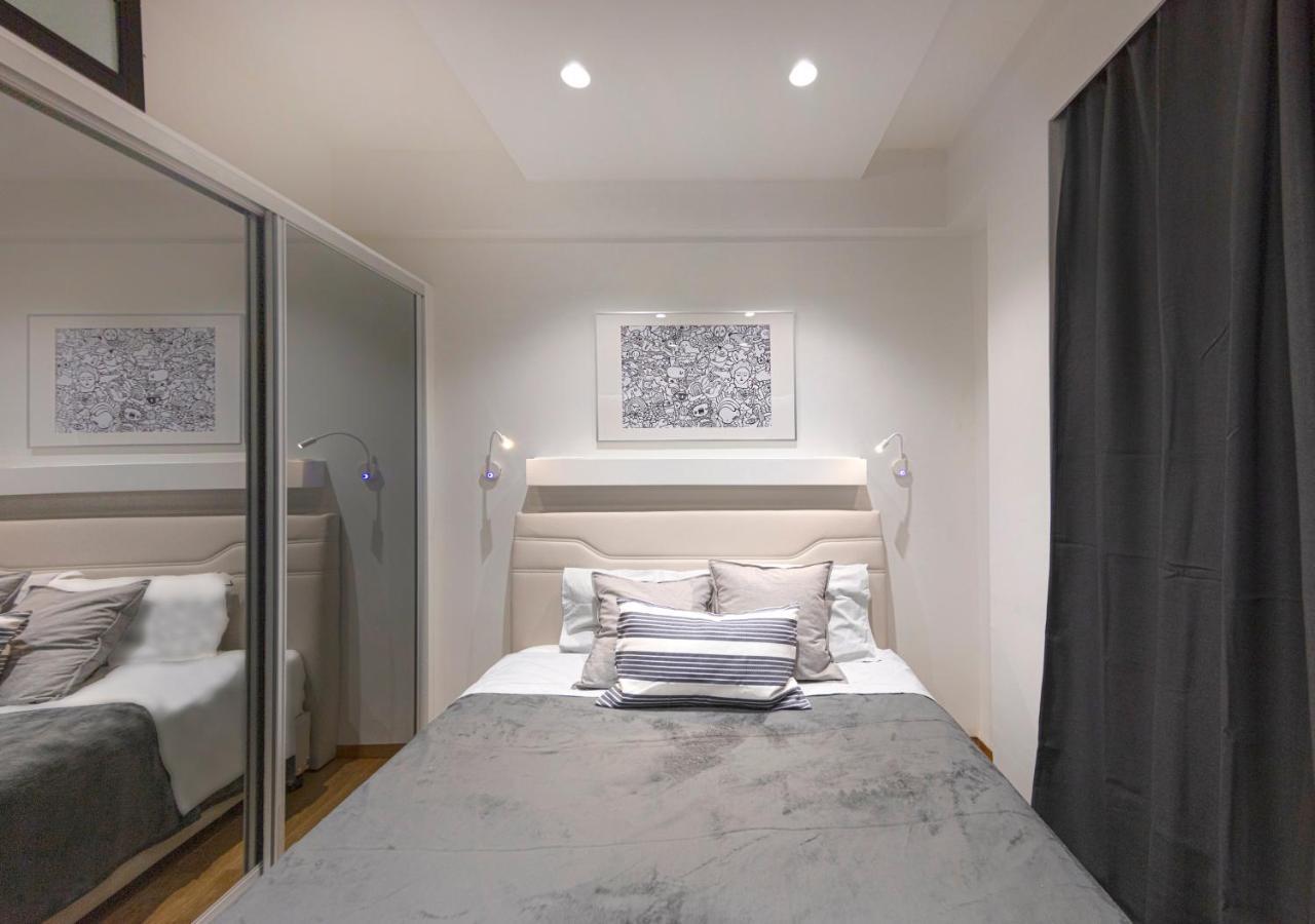 The Monastiraki Metro Lux Suite! Athen Exterior foto